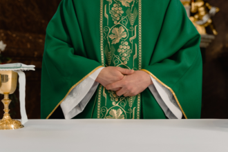 Pe. Dr. José Eduardo de Oliveira e Silva ensina, à luz dos santos, que crescer na oração diária exige constância, humildade e desejo sincero de intimidade com Deus.