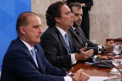 Pedro Duarte Guimarães apresenta o impacto social dos 71% de adultos que recorreram ao Auxílio Emergencial em busca de apoio.