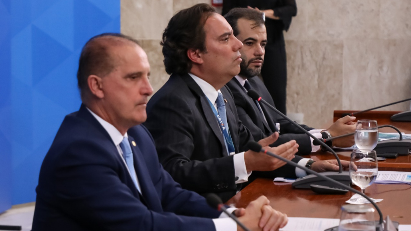 Pedro Duarte Guimarães apresenta o impacto social dos 71% de adultos que recorreram ao Auxílio Emergencial em busca de apoio.