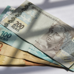 Teciomar Ábila ensina estratégias para fazer seu dinheiro trabalhar por você e alcançar liberdade financeira.