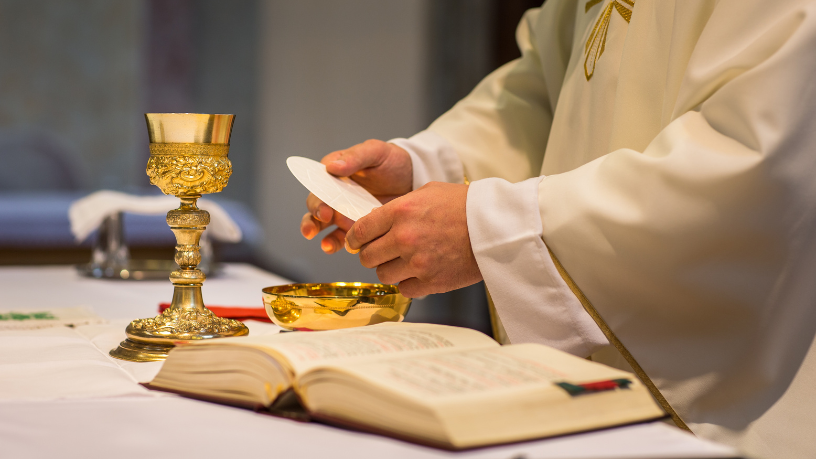 Padre Afasta-se de Função Após Envolver-se em Anúncio Político e Declaração de Candidatura