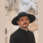 Non Stop celebra junto Padre Patrick seus 13 anos de sacerdócio com uma mensagem de fé e entrega.