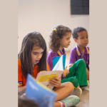 Aprendizagem ativa: Por que priorizar o protagonismo em vez da memorização passiva e como a Sigma Educação e Tecnologia Ltda aplica essa estratégia na prática educacional?