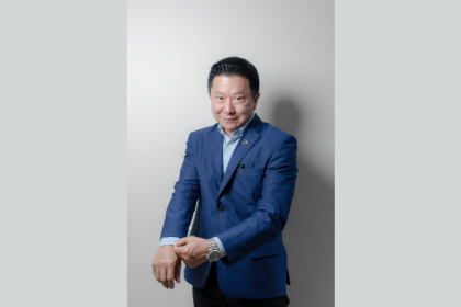 Implantes mamários exigem acompanhamento responsável para monitorar riscos raros, destaca Milton Seigi Hayashi.