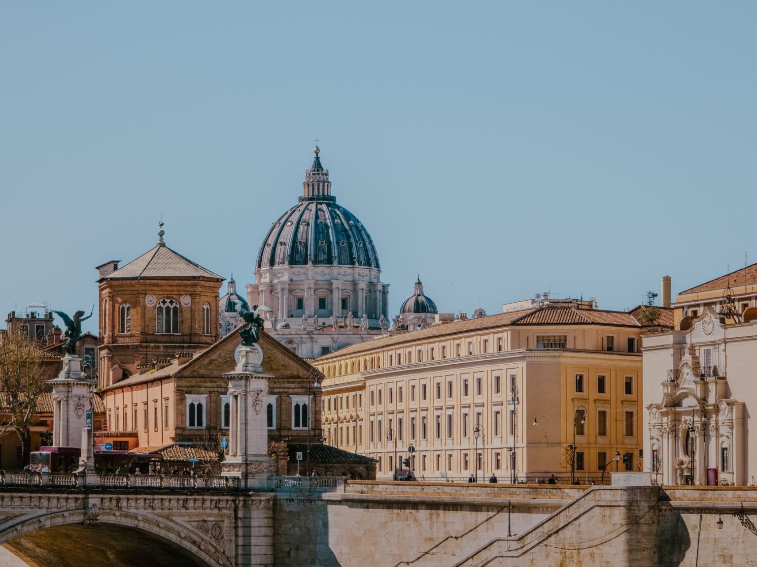 Vista da Basílica de São Pedro, no Vaticano, em Roma.