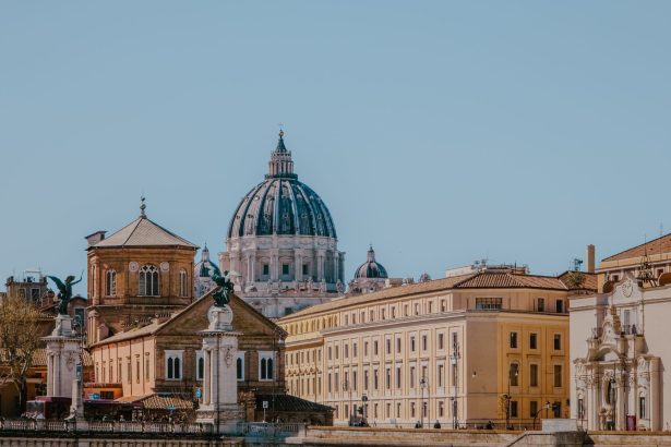Vista da Basílica de São Pedro, no Vaticano, em Roma.